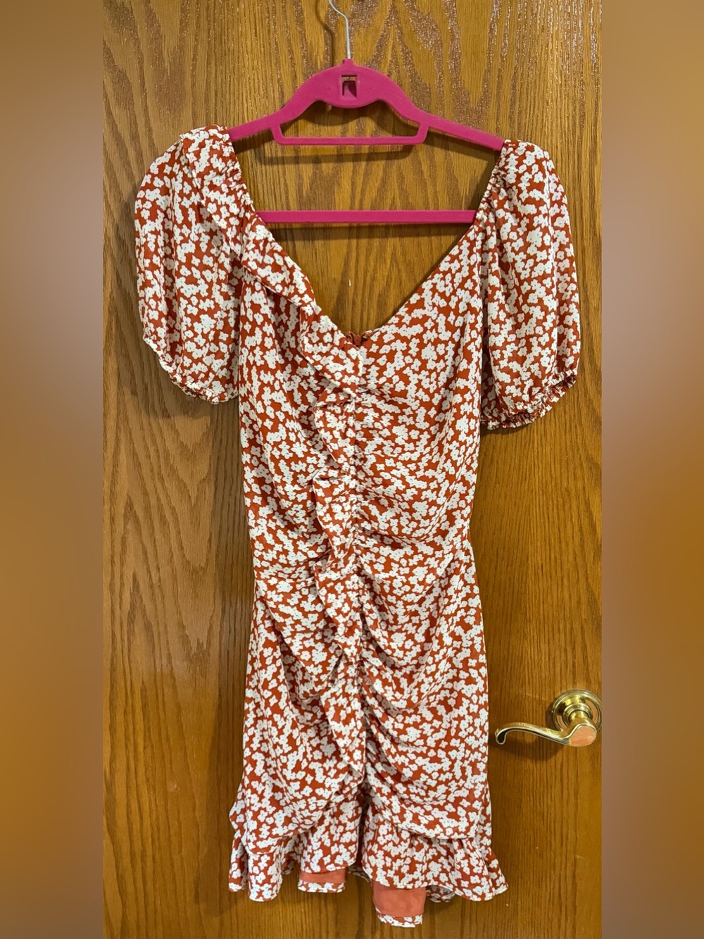 NWOT. ASTR The Label Shirred Ruffle Mini Dress in Rust Ditsy Floral.